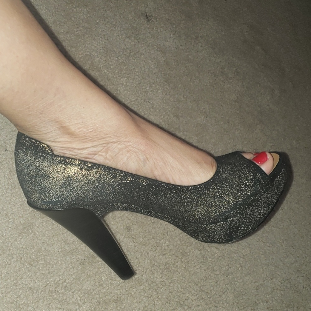 UGG COLLECTION black n gold platform pumps